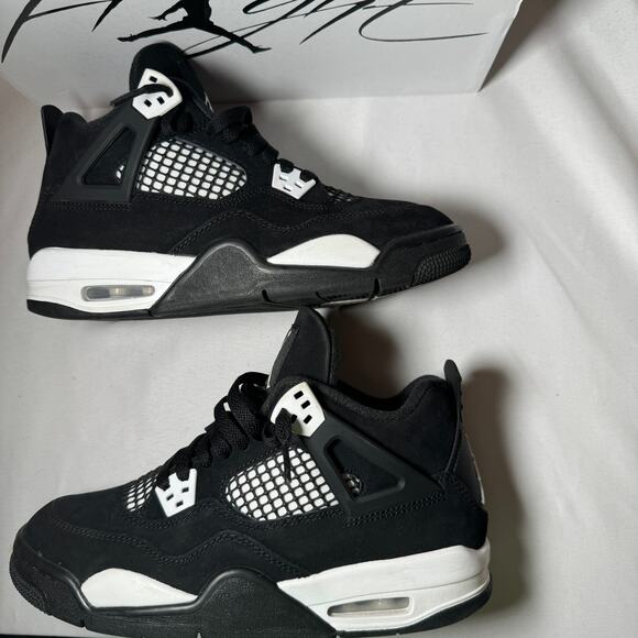 Size 6.5 - Nike Air Jordan 4 Retro GS White Thunder Men's Shoes - Picture 1 of 9